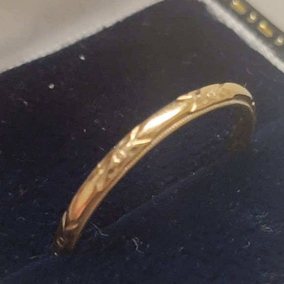 Beautiful Antique Art Nouveau Art Carved Floral 14kt Wedding/Stack Ring